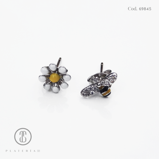 ARETE RODINADO MIS- MATCHED ABEJITA Y MARGARITA PLATA.925