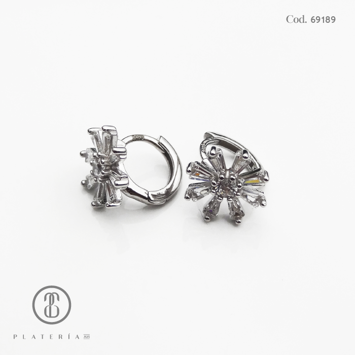 HUGGIE RODINADO FLOR ZIRCON PLATA.925
