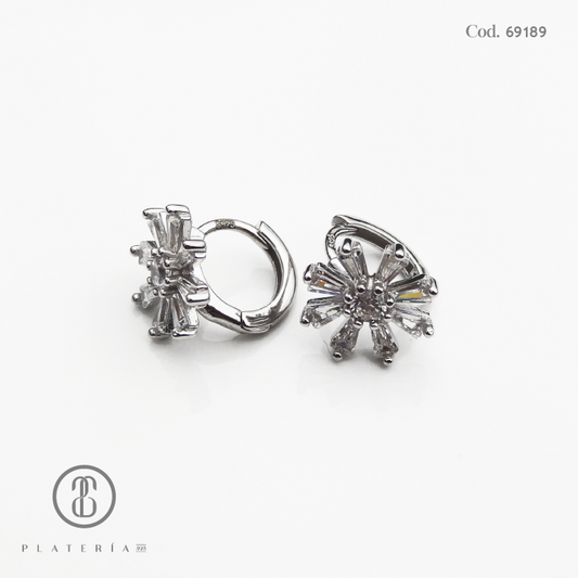 HUGGIE RODINADO FLOR ZIRCON PLATA.925