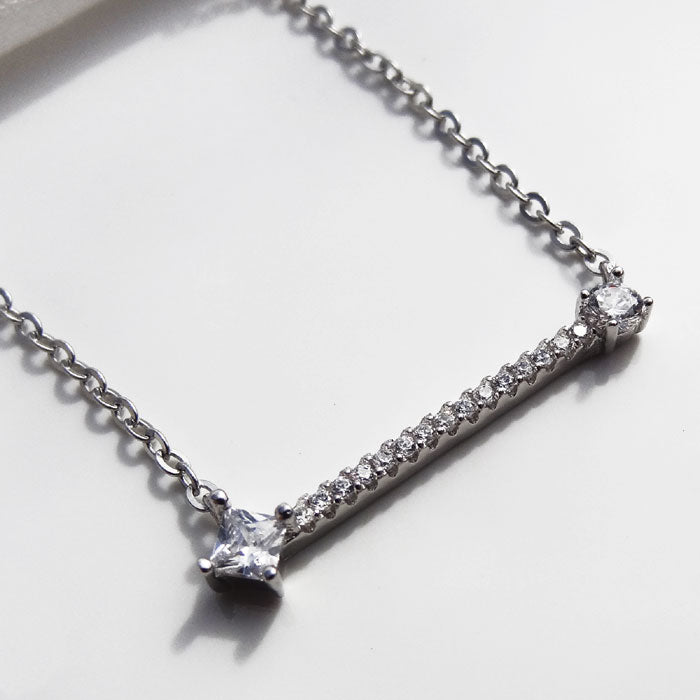 GARGANTILLA RODINADA FLECHA PLATA.925