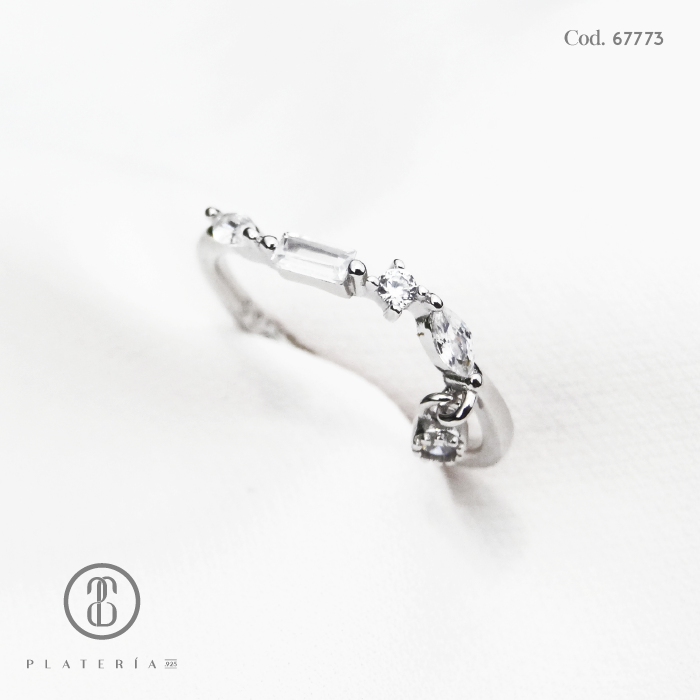ANILLO RODINADO CINTILLO BAGUETTE CON DIJE PLATA.925