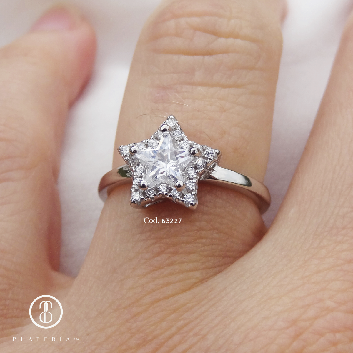 ANILLO RODINADO ESTRELLA ZIRCON PLATA.925